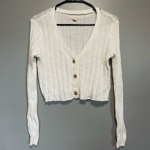 Cropped v neck knit sweater